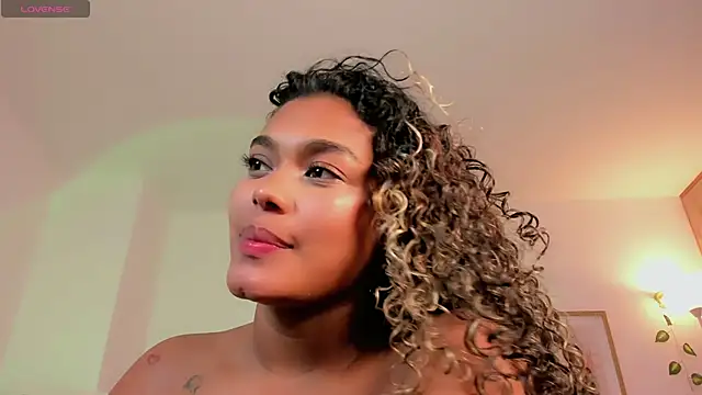 aleja_montiel__ Show Webcam