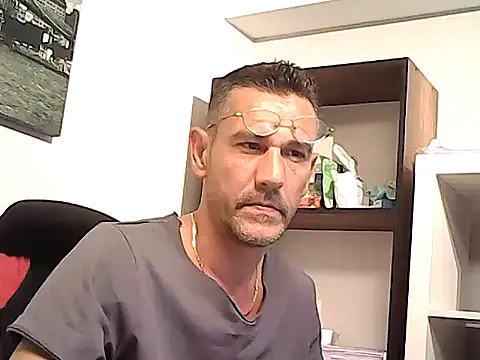 mastercharisma35 Adlı Modelin Canlı XXX Sohbeti