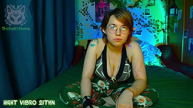Chatroom XXX en direct de TrickyKitsune