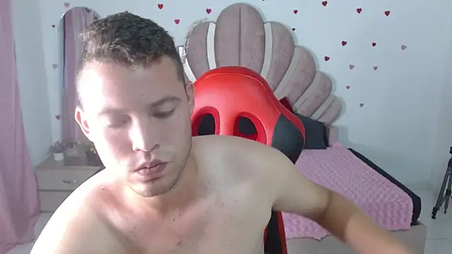 sven_fox723 Show Webcam
