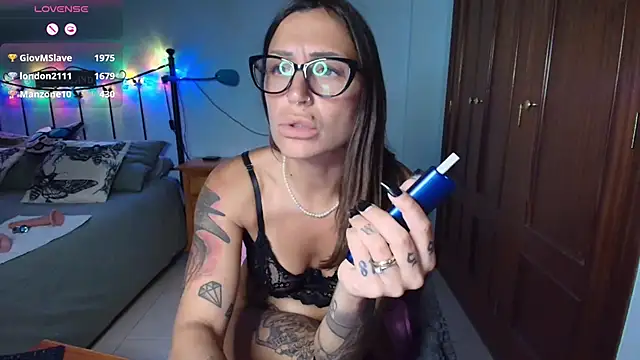 -AliceWonder-'s Live XXX Chat