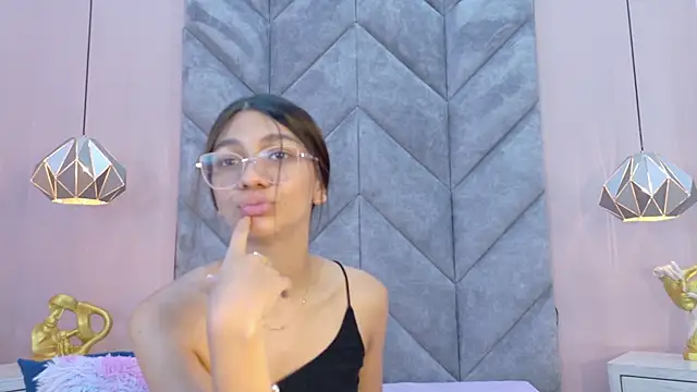 XXX chat uživo modela SERENA_JONESS