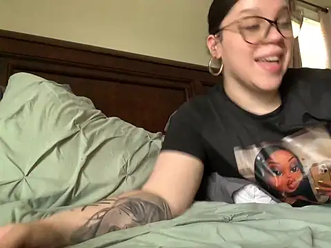 XXX chat uživo modela QueenNuttCollector