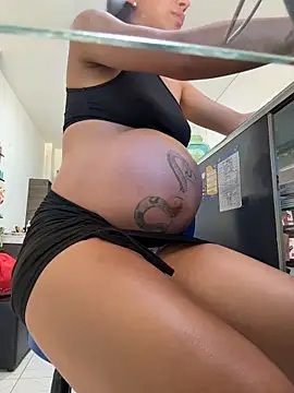 pregnant_sofii18: διαδικτυακό σόου στην κάμερα