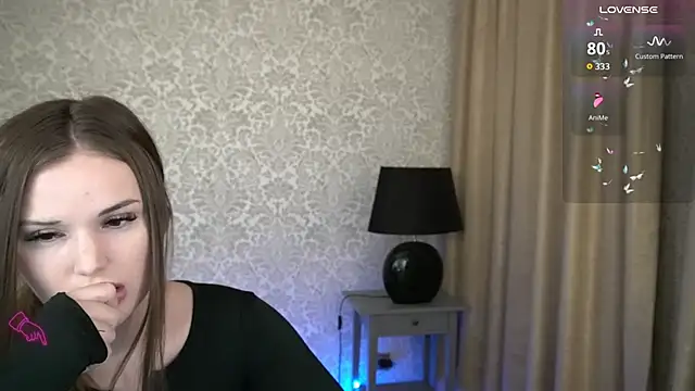 CrystalBlissi's Live XXX Chat