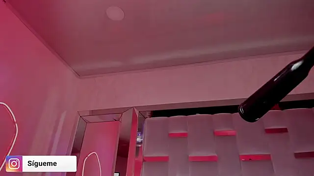 XXX chat uživo modela Sara_Foxx1