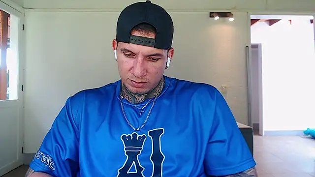 Shane_Clay Live XXX-chat