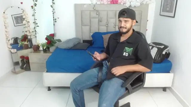 Enzo_fox webcam show