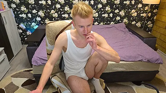 Вебкам-шоу Vuitton