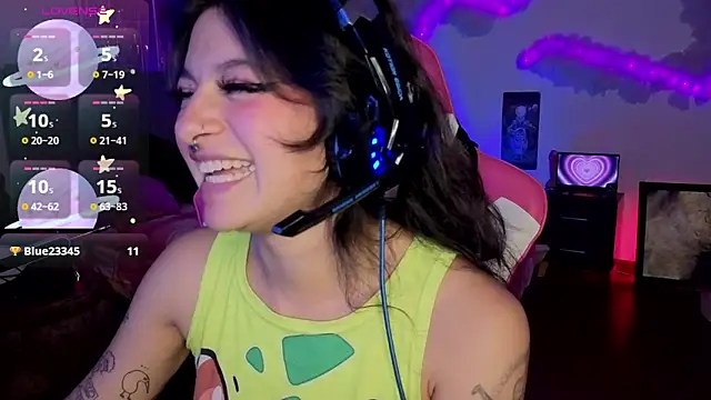 larah_uwu live XXX chat