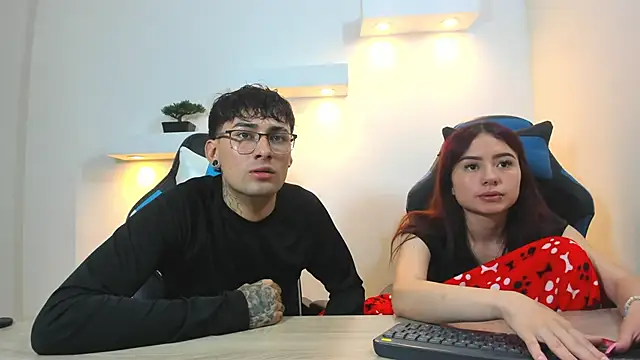 Kenji_n_Rousse Adlı Modelin Canlı XXX Sohbeti