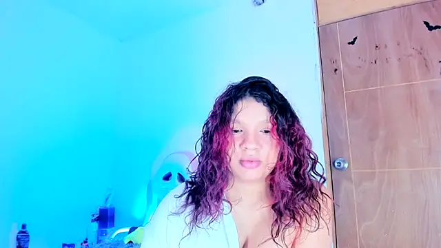Chat XXX en directo de Emily_Coper18