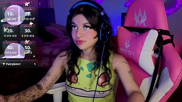 larah_uwu Chat XXX in diretta