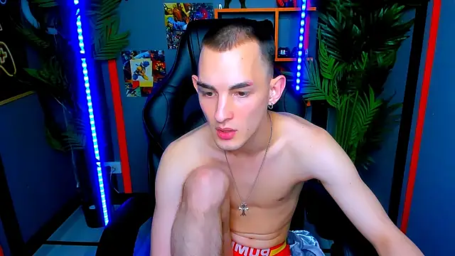 Lucas_Moran Show in webcam