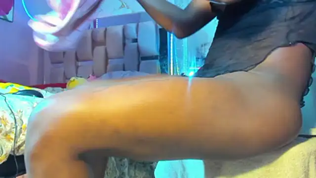 Pertunjukan Kamera Web HUGE_BLACKCOCK