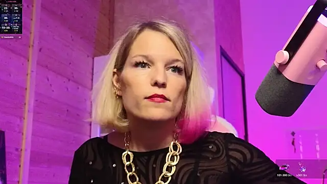 Lady_Shine webkamerás műsora