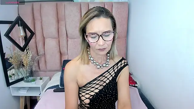 Issa_Milf__ – Live XXX-chat