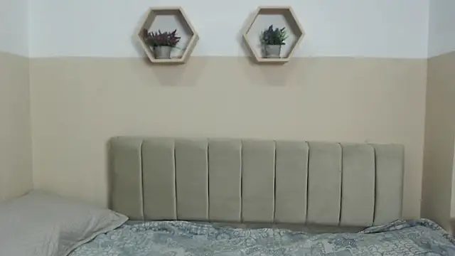 Charlothe_7 Adlı Modelin Canlı XXX Sohbeti