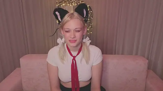 KaraLiin live XXX chat