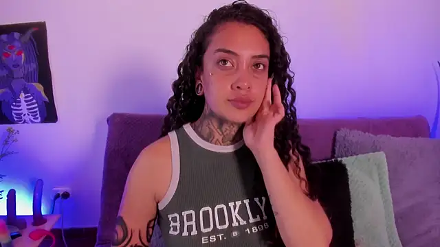 Chat +18 de Cata_green ao vivo