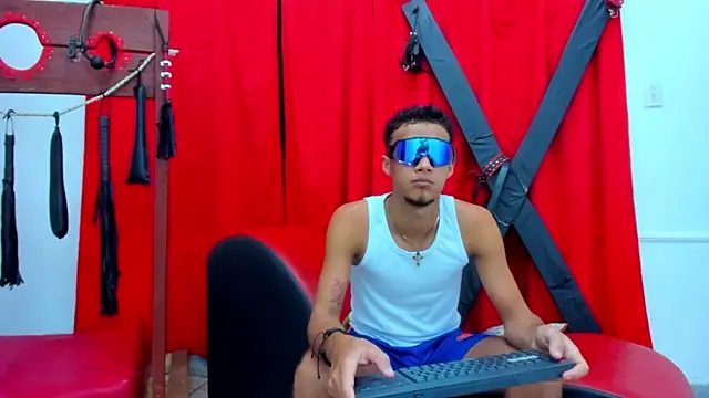 Вебкам-шоу friends_lust_latin