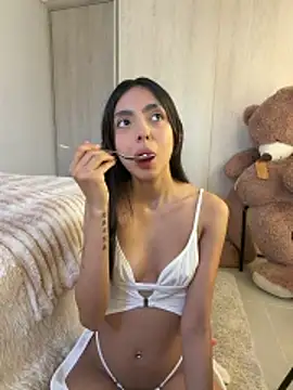 ZaraLuuv – Naživo XXX chat