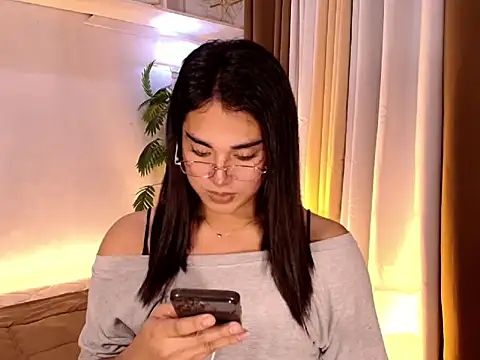 magnificent_kitana élő XXX-chatje