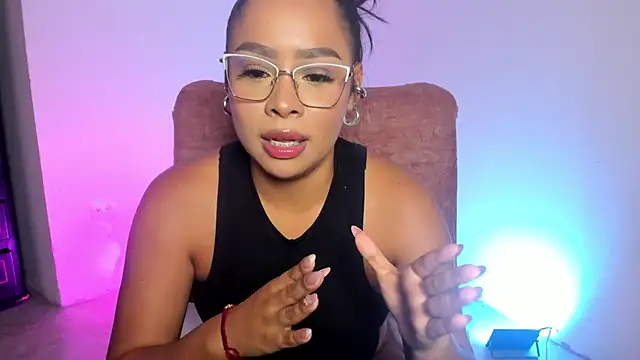Chat +18 de Mialux_xxx ao vivo