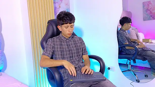 AndyJustgame_: онлайн-секс-чат