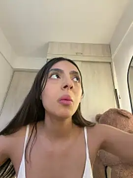 ZaraLuuv's Live XXX Chat