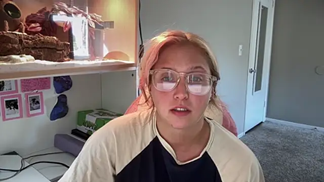 MUSCLEMOMMY1365's Webcam Show