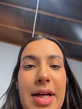 EmilySearss Adlı Modelin Canlı XXX Sohbeti