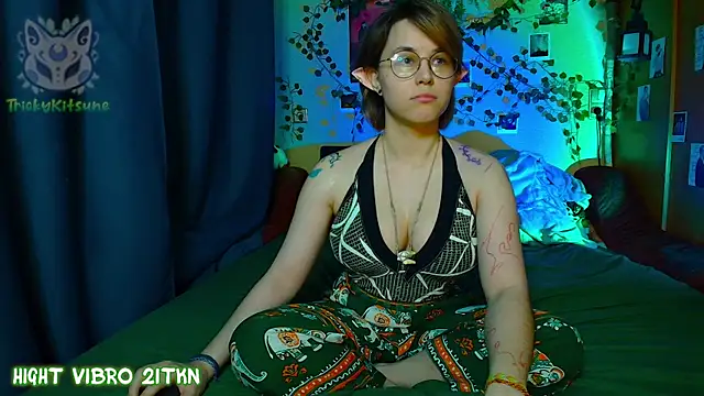 TrickyKitsune Chat XXX in diretta