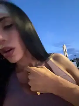 Pokazy przed kamerką – HOT_LADY_777