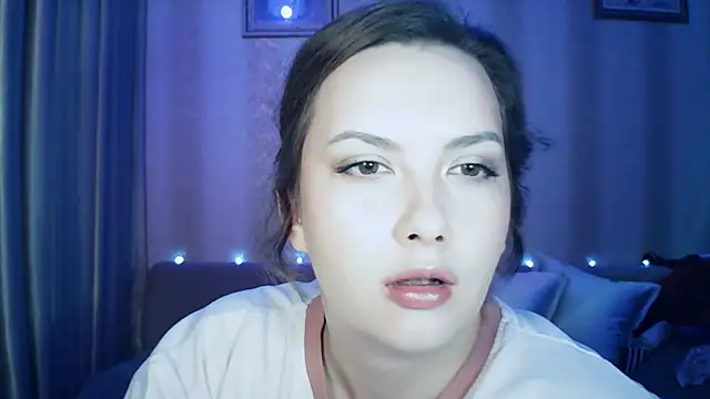 MoodieMira Live XXX Chat