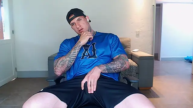 Shane_Clay: διαδικτυακό σόου στην κάμερα