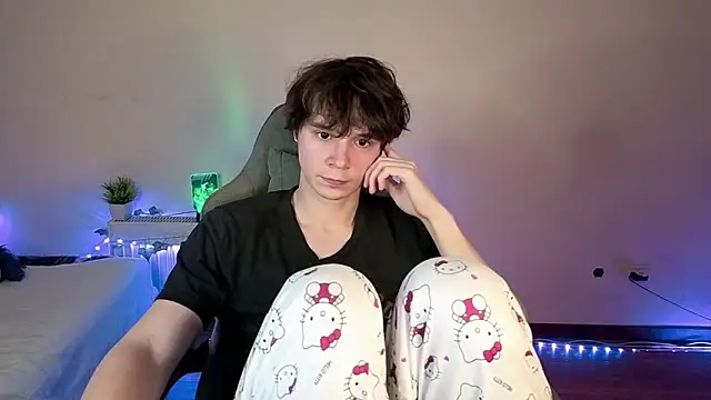 AnthonyCuutie: διαδικτυακό σόου στην κάμερα