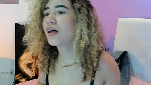 Charlotte11-11's Live XXX Chat