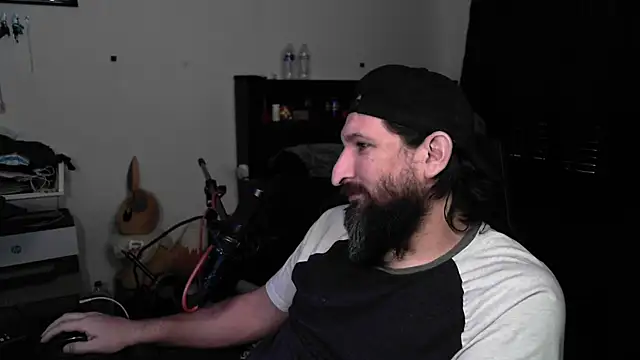 DevilPup75_: διαδικτυακό σόου στην κάμερα