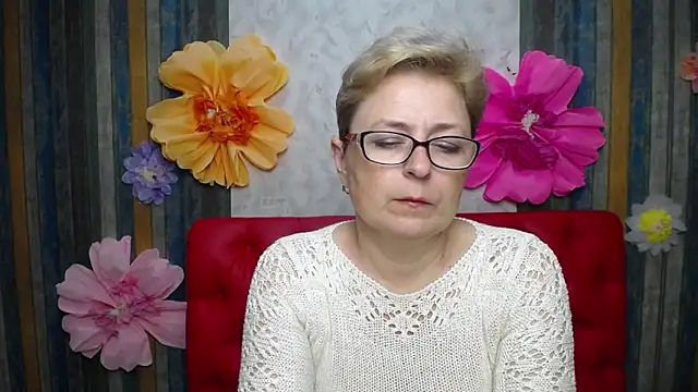 EmiliaGree Chat XXX live