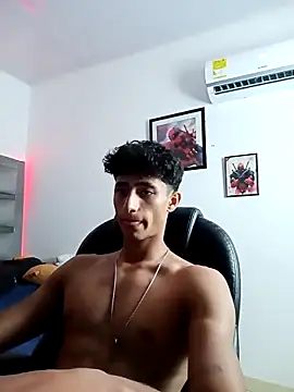 MaxiimoRomano_ Adlı Modelin Canlı XXX Sohbeti