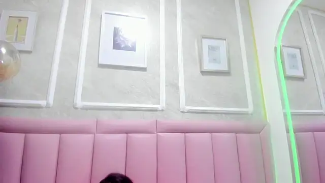 sofie_rouge's Live Chat Room