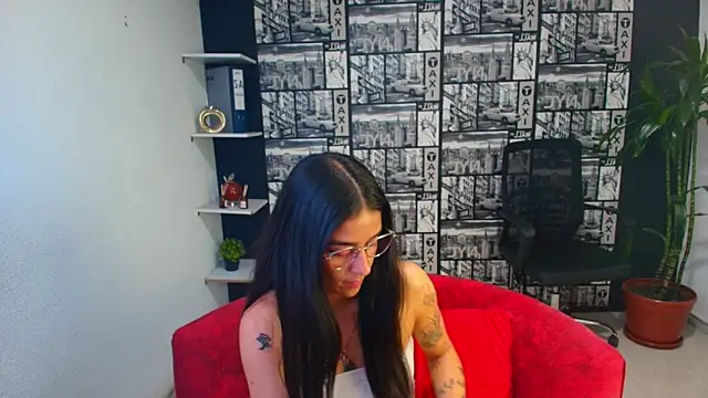 DanielaMonroe Chat XXX live