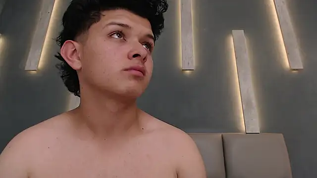 TiagoRussh webcam show