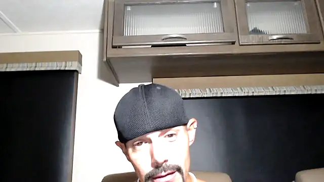 ThickD2C webkamerás műsora