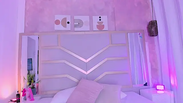 Emily-Cruz Adlı Modelin Canlı XXX Sohbeti