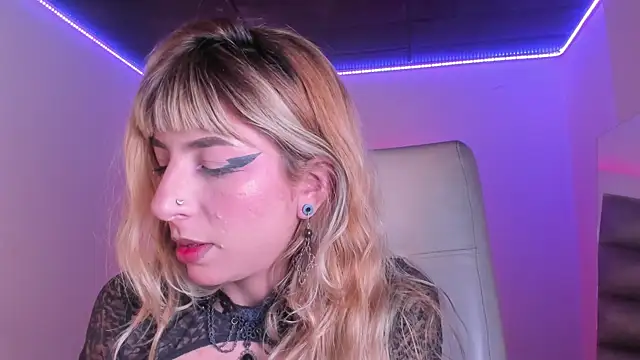 Živý XXX chat adhalee_js