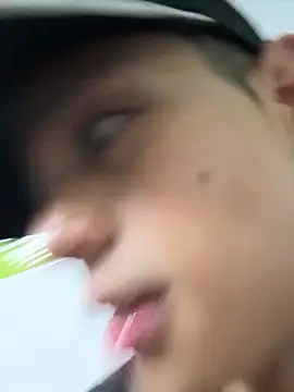Pokazy przed kamerką – HarryGaze