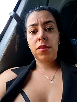 Luianna Adlı Modelin Canlı XXX Sohbeti