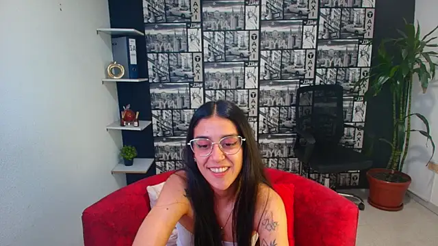 DanielaMonroe Chat XXX in diretta